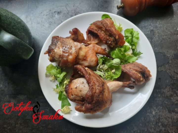 Przepiórki nadziewane  pomarańczą, pieczone w boczku